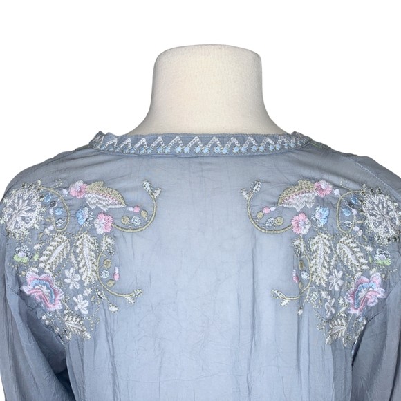 Johnny Was Women Embroidered Floral Mayan Tunic in Fog Small Scalloped Hem - Picture 16 of 16